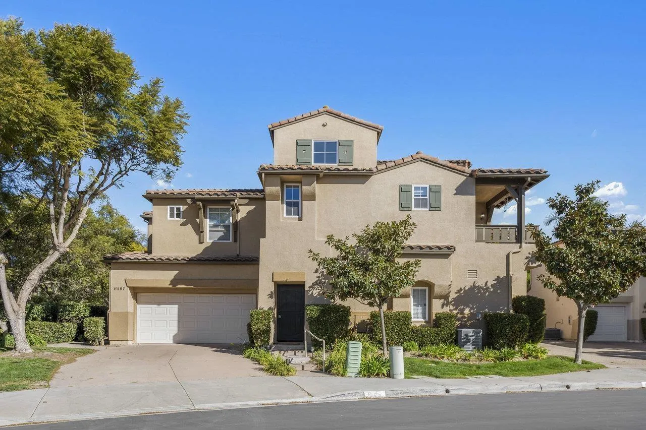 6466 Terraza Portico