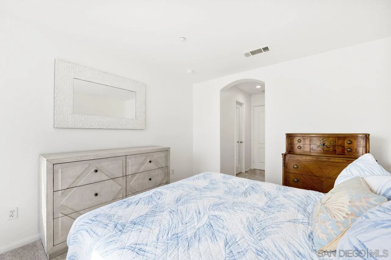 6466 Terraza Portico