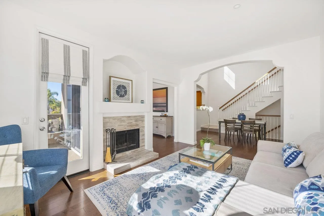 6466 Terraza Portico