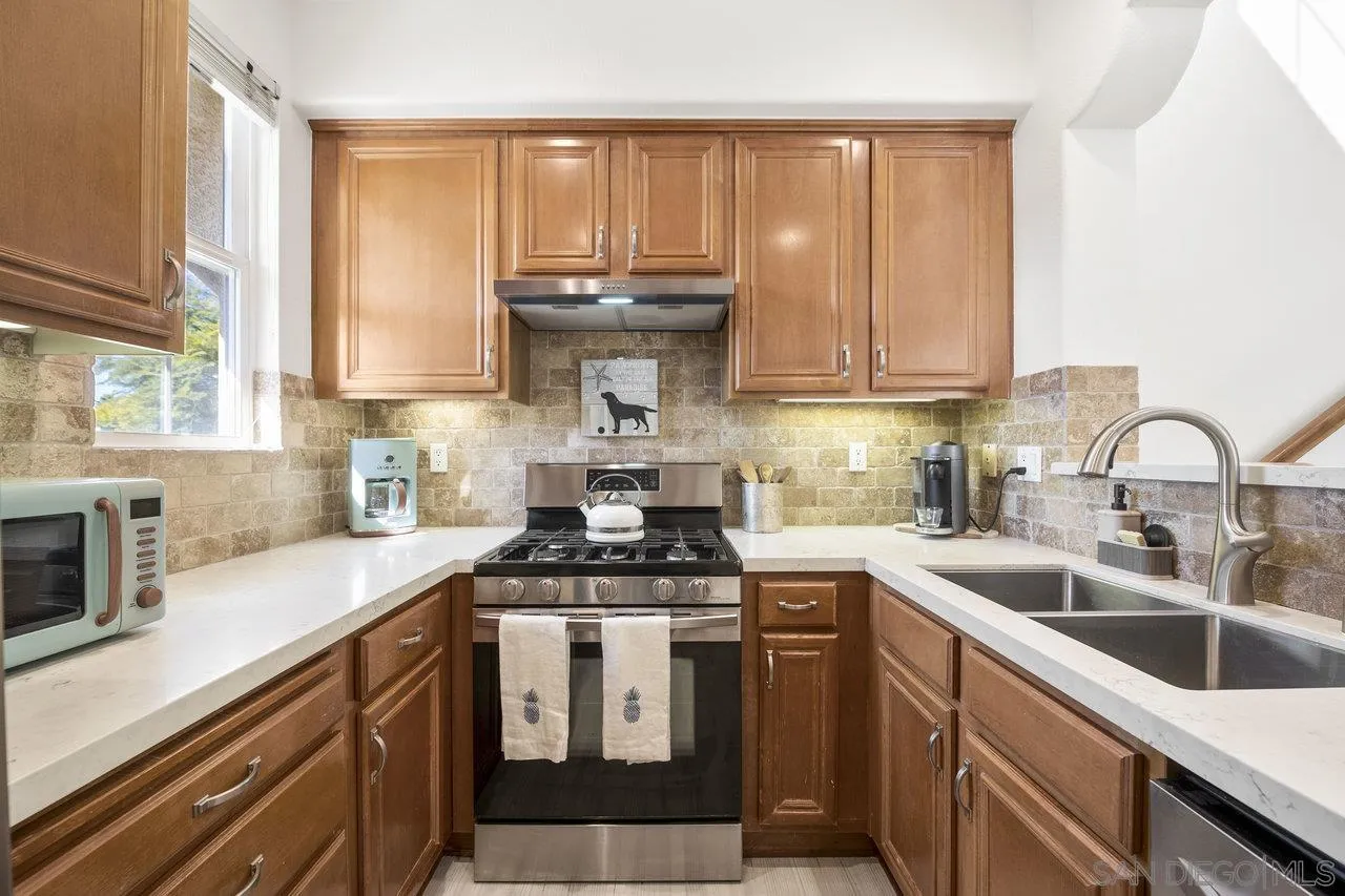 6466 Terraza Portico