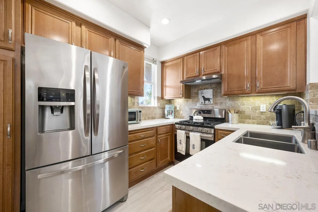 6466 Terraza Portico