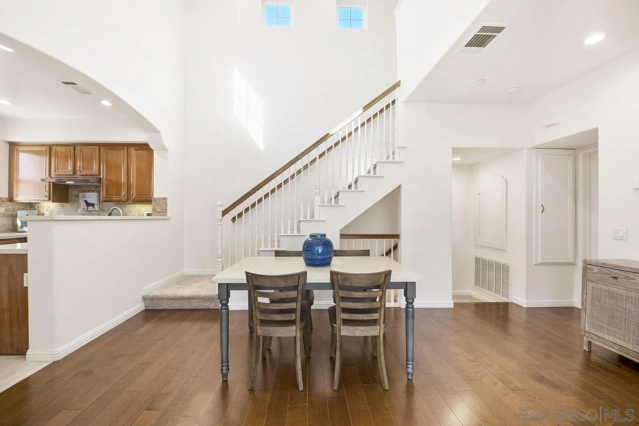 6466 Terraza Portico