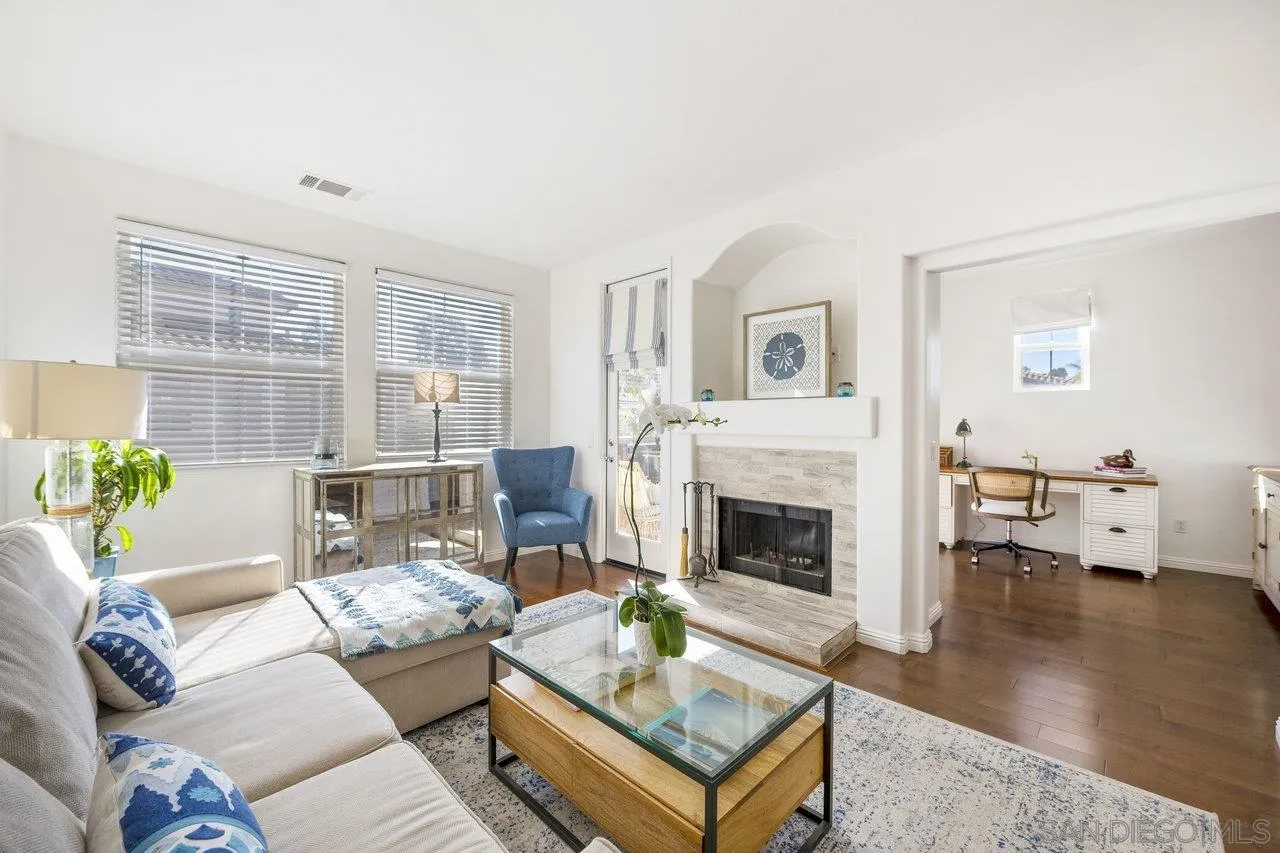 6466 Terraza Portico