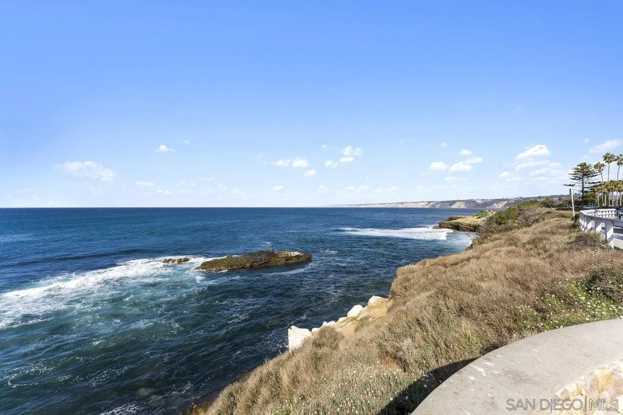 909 Coast Blvd Unit 26