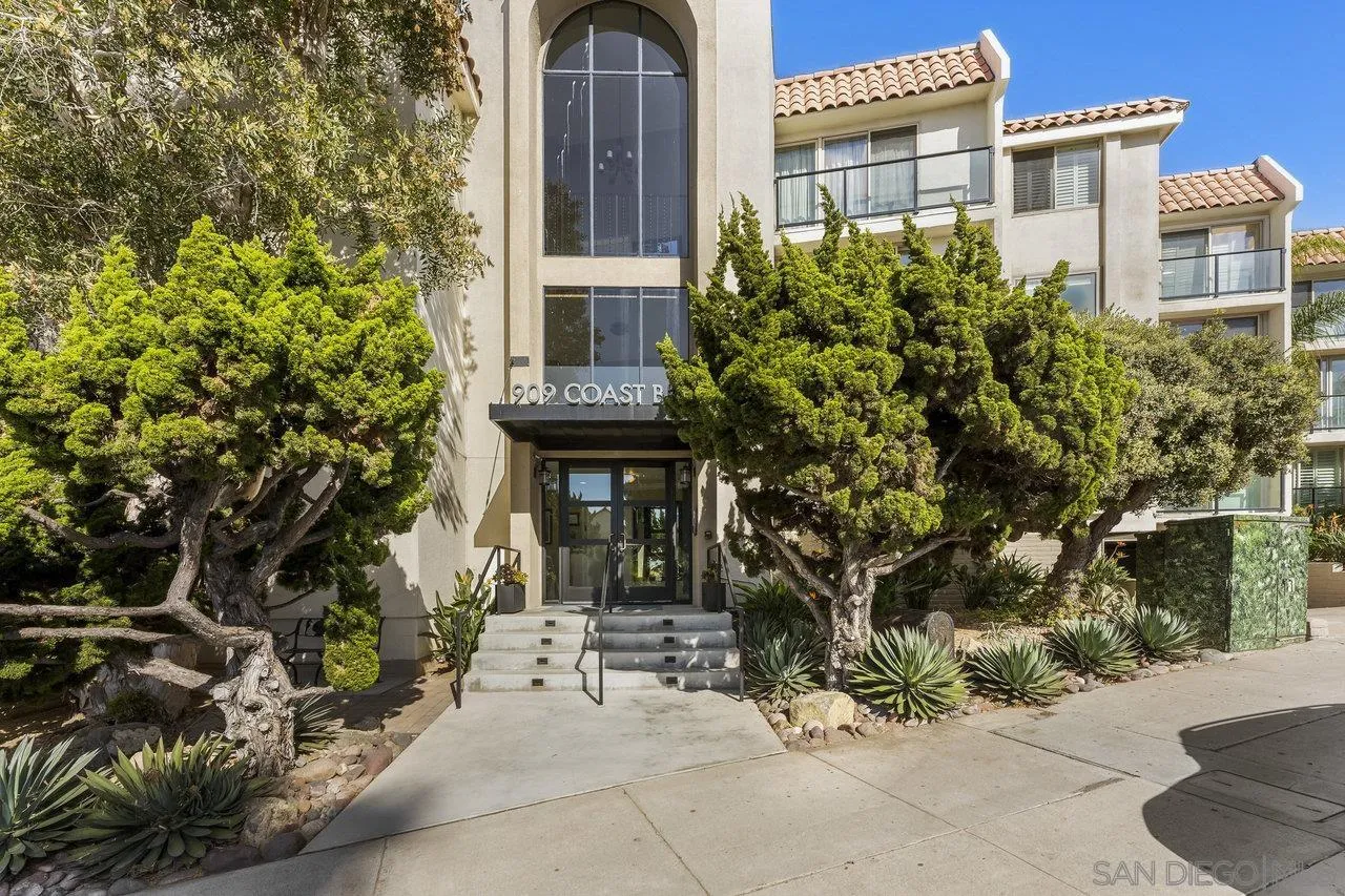 909 Coast Blvd Unit 26