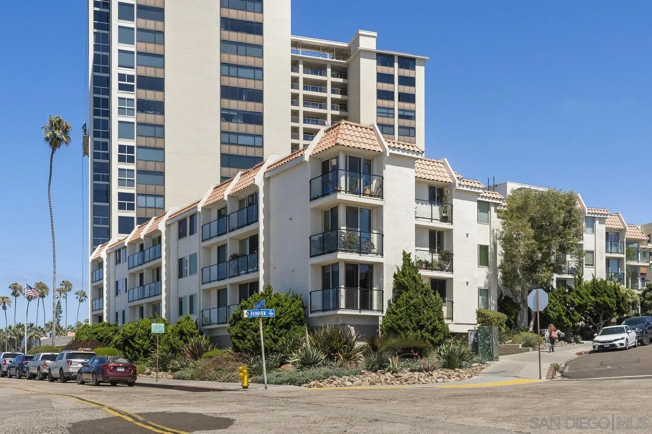 909 Coast Blvd Unit 26