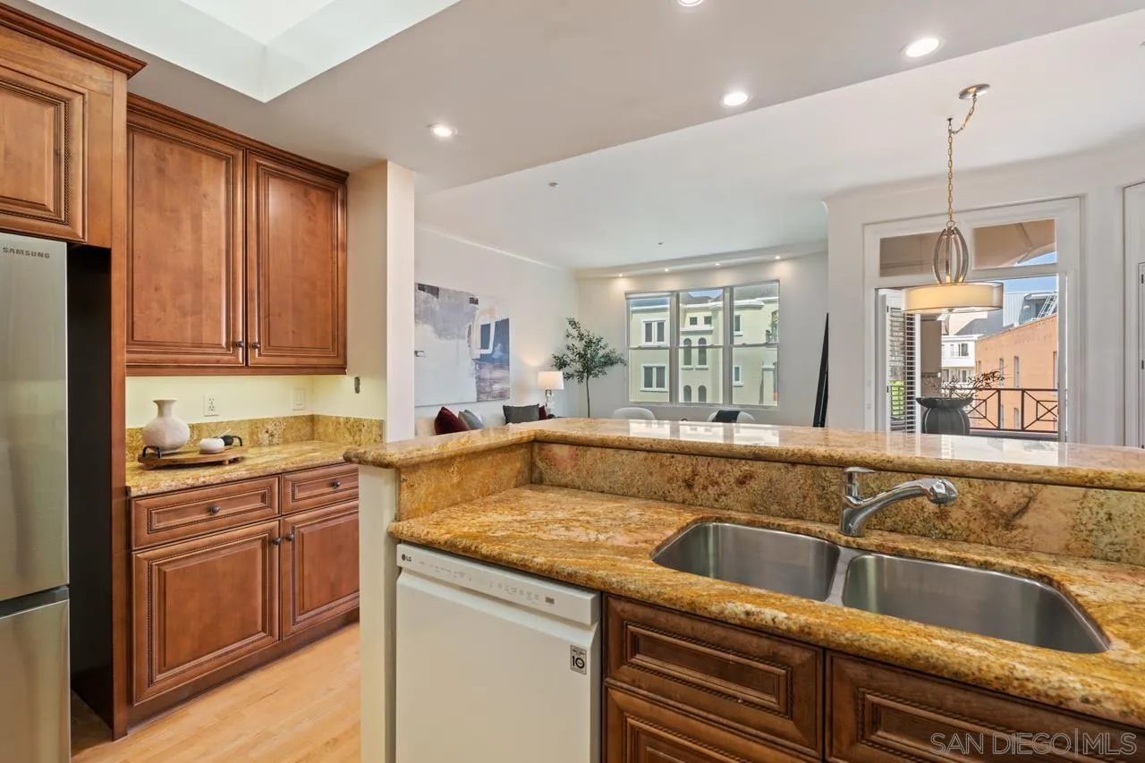650 Columbia St. Unit 313