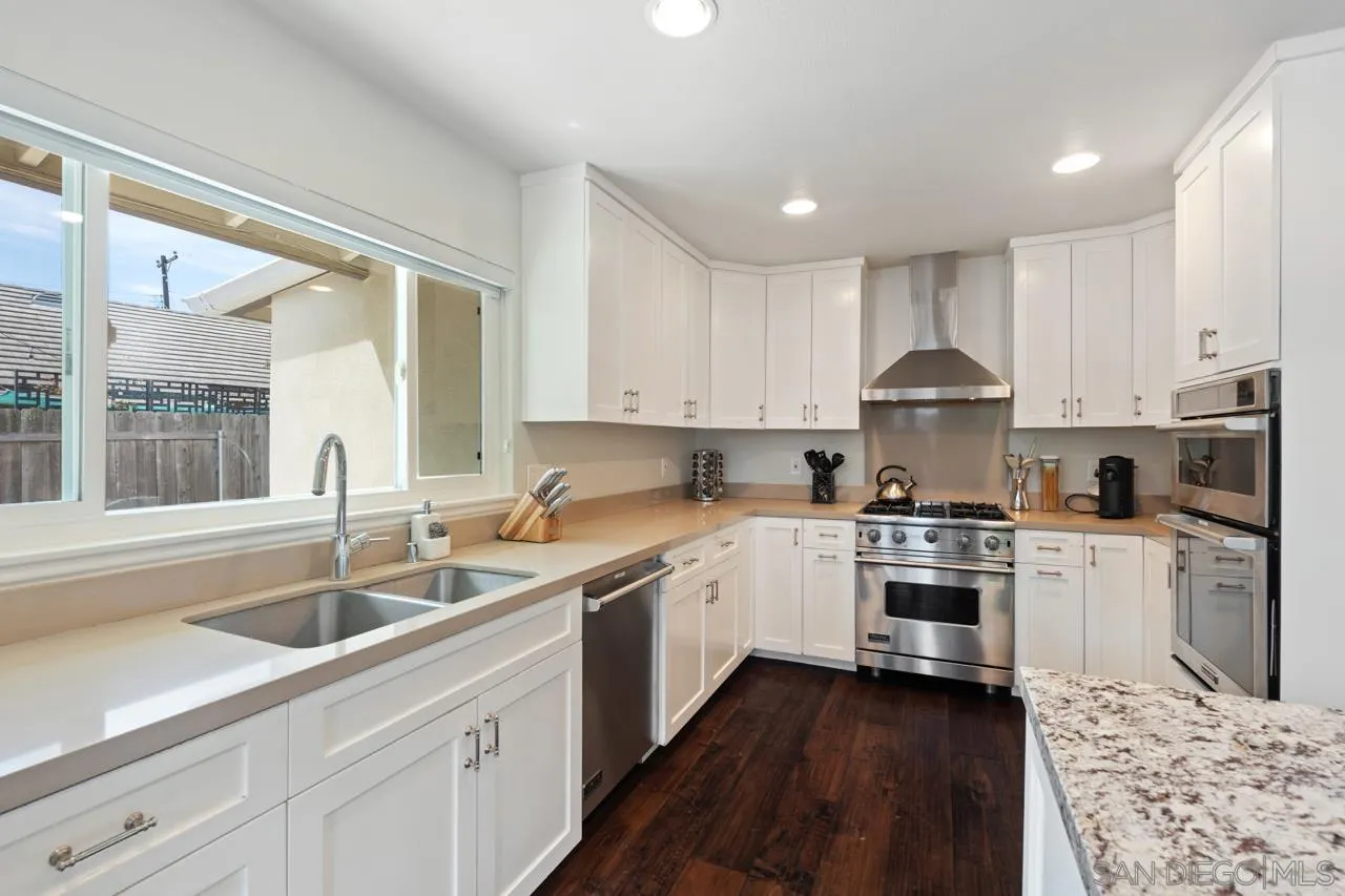 8874 La Jolla Scenic Dr N