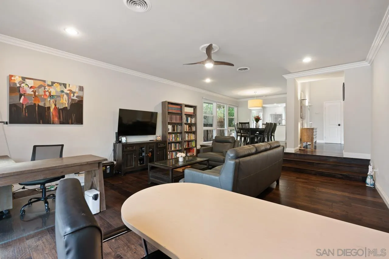 8874 La Jolla Scenic Dr N