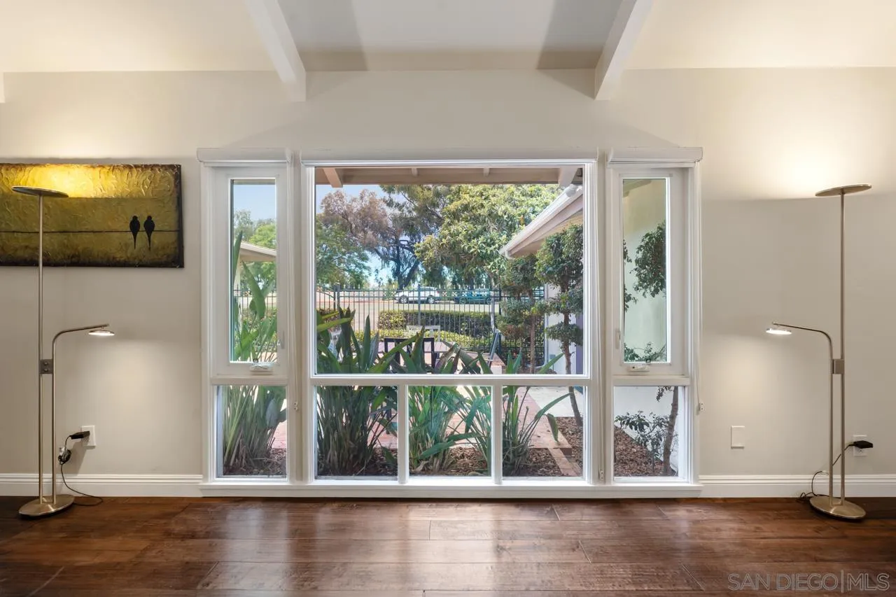 8874 La Jolla Scenic Dr N
