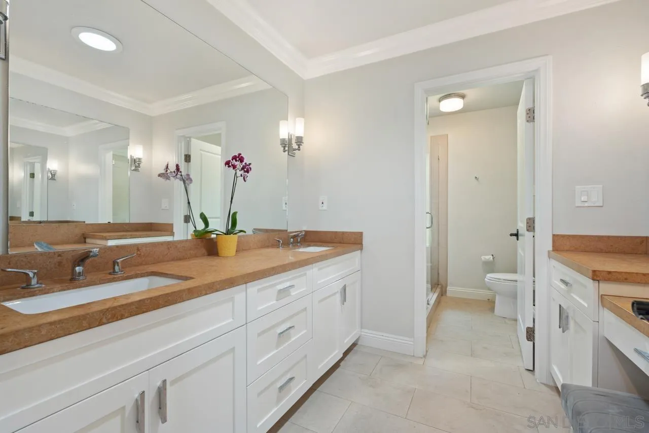 8874 La Jolla Scenic Dr N