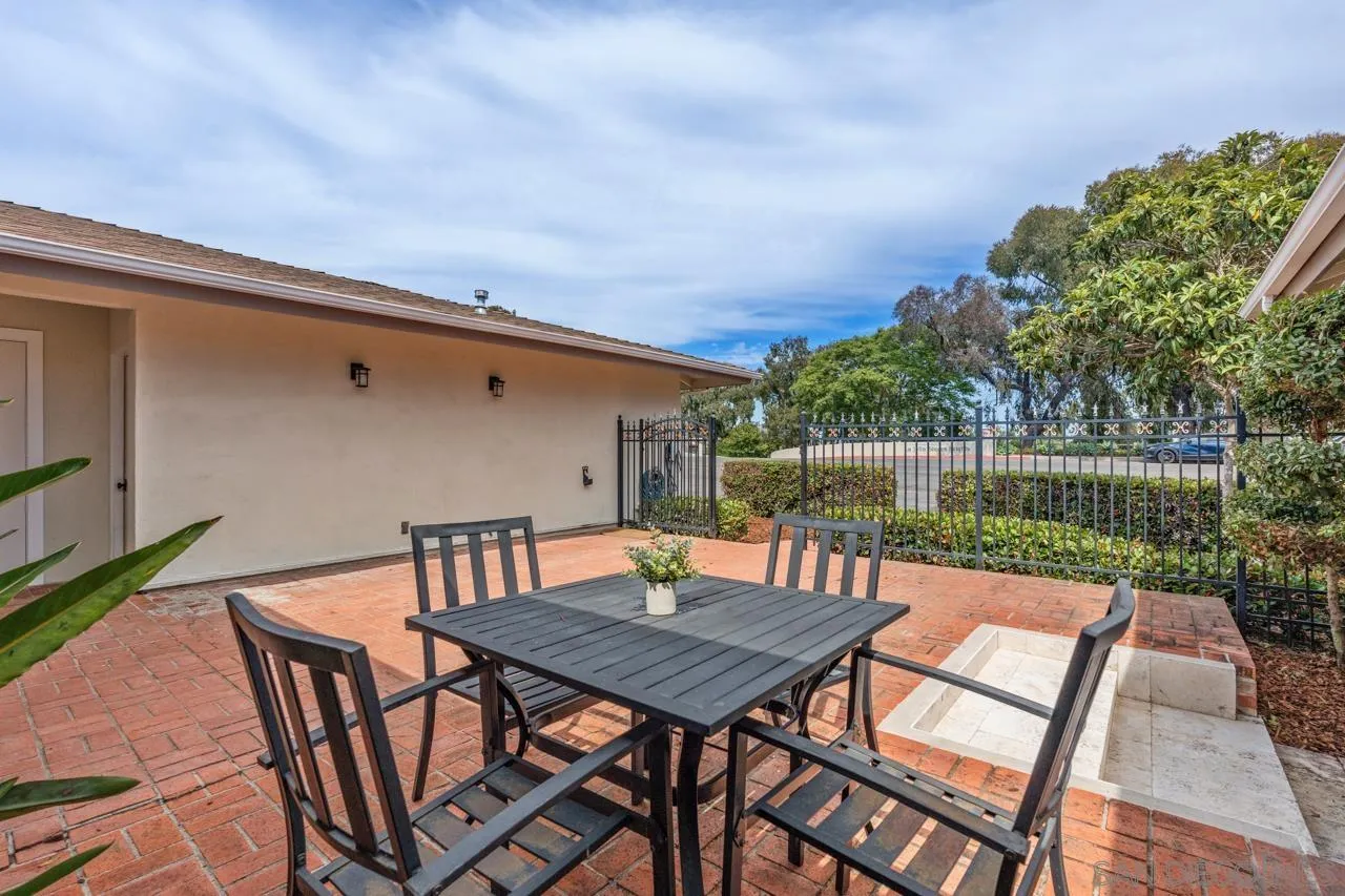 8874 La Jolla Scenic Dr N