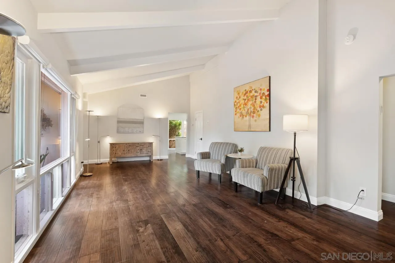 8874 La Jolla Scenic Dr N