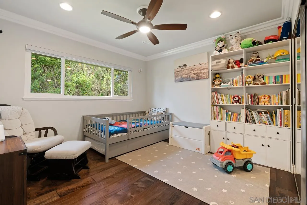 8874 La Jolla Scenic Dr N