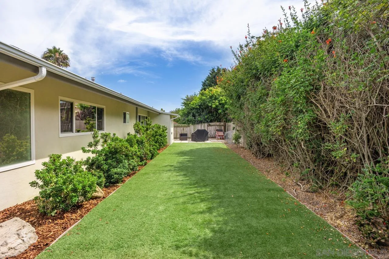 8874 La Jolla Scenic Dr N