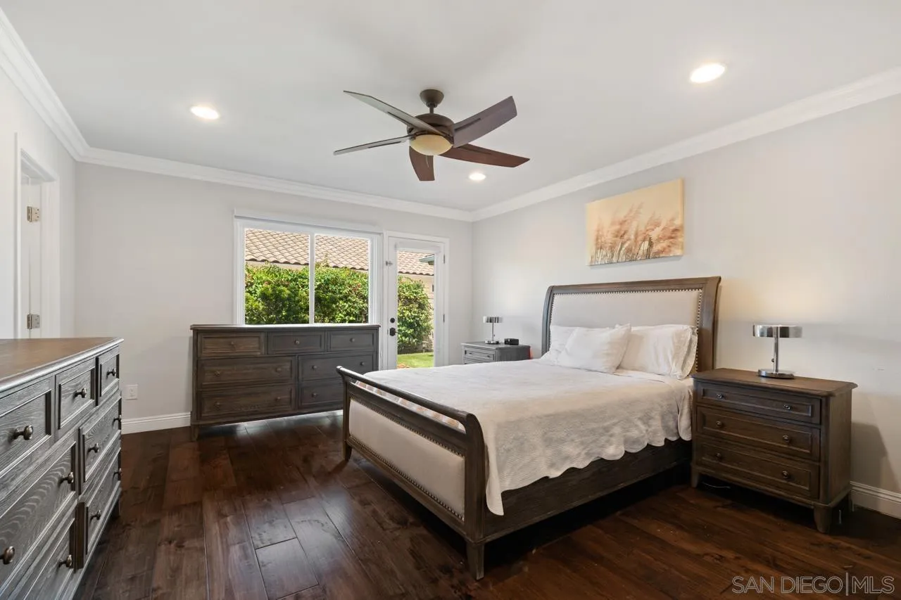 8874 La Jolla Scenic Dr N