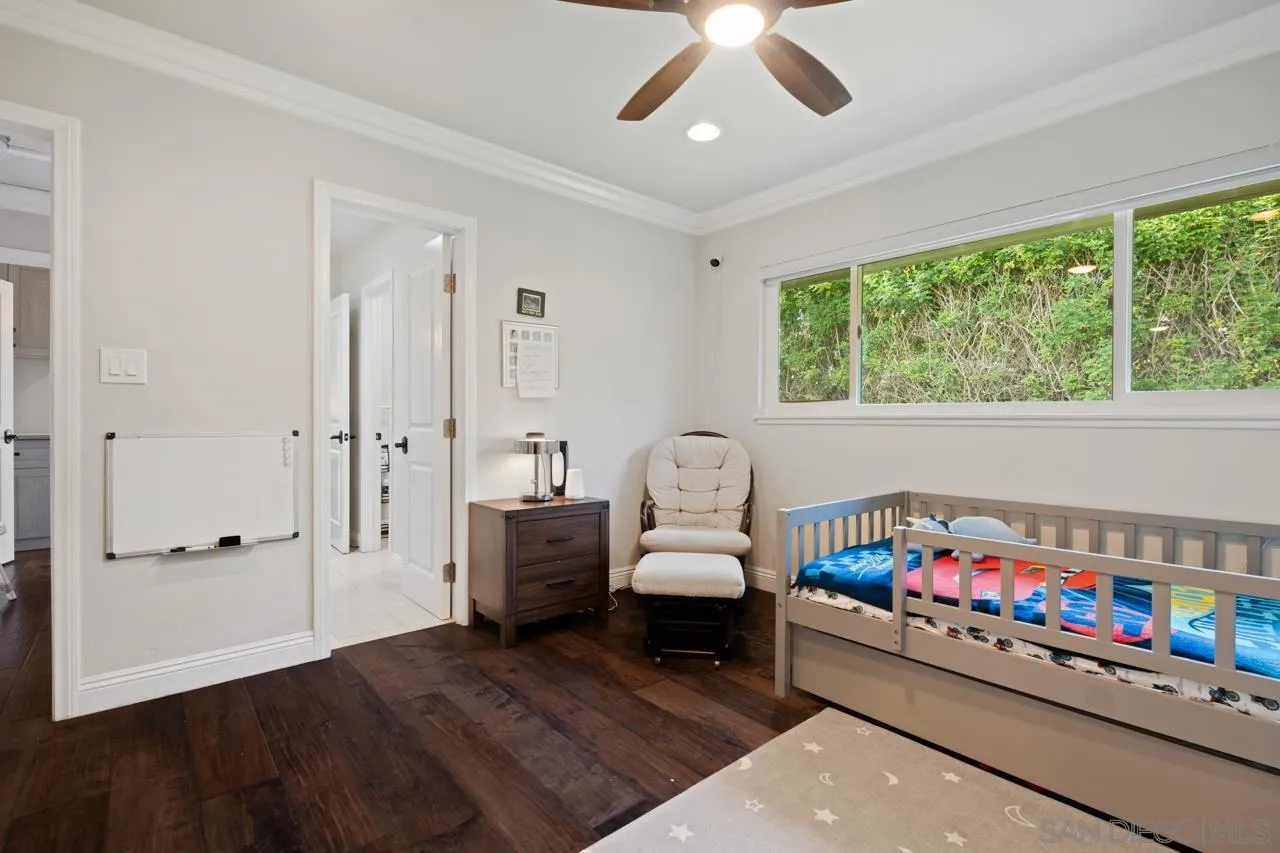 8874 La Jolla Scenic Dr N