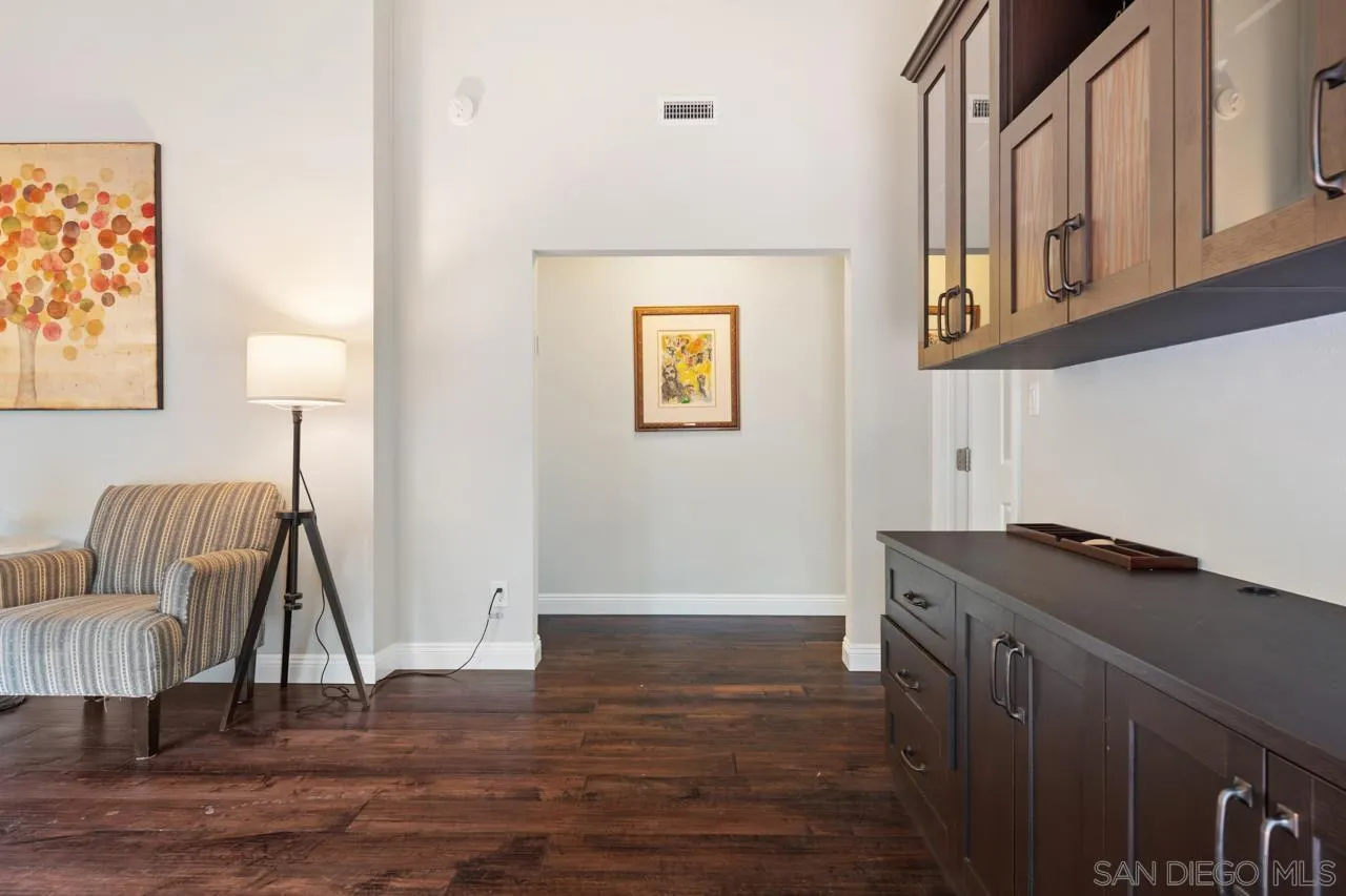8874 La Jolla Scenic Dr N