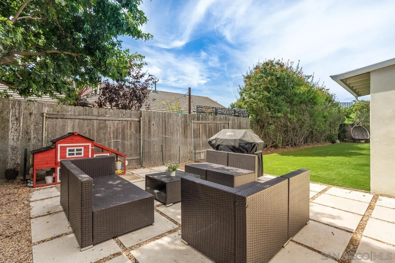 8874 La Jolla Scenic Dr N