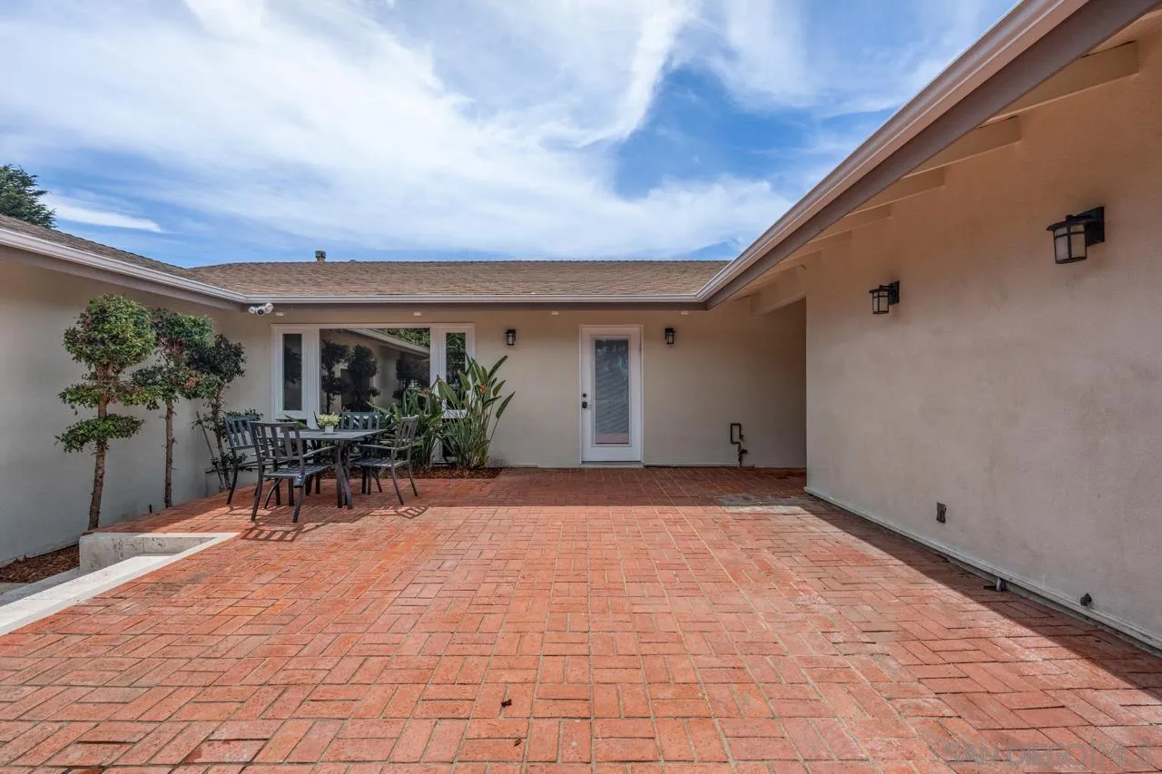 8874 La Jolla Scenic Dr N
