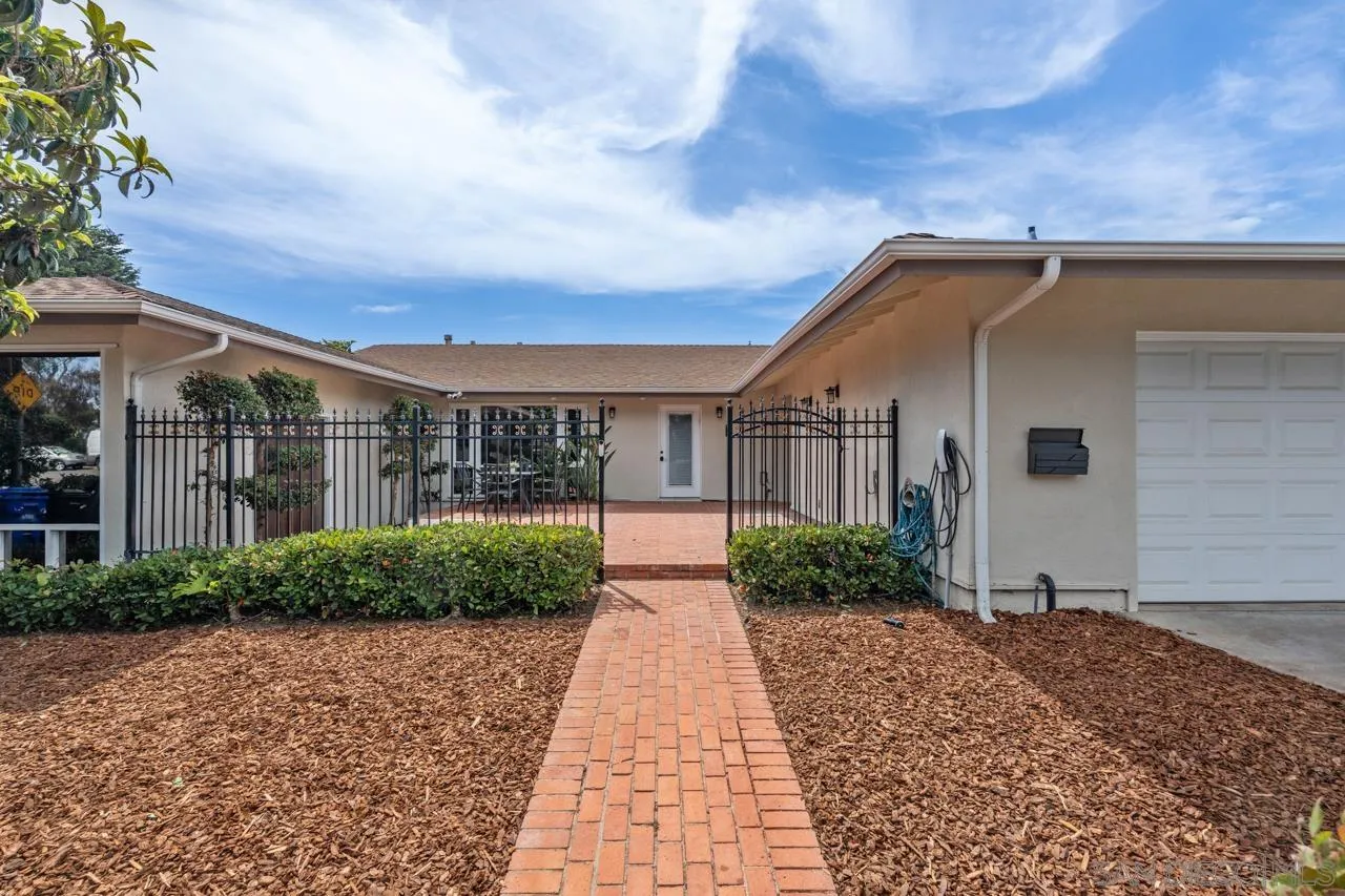 8874 La Jolla Scenic Dr N