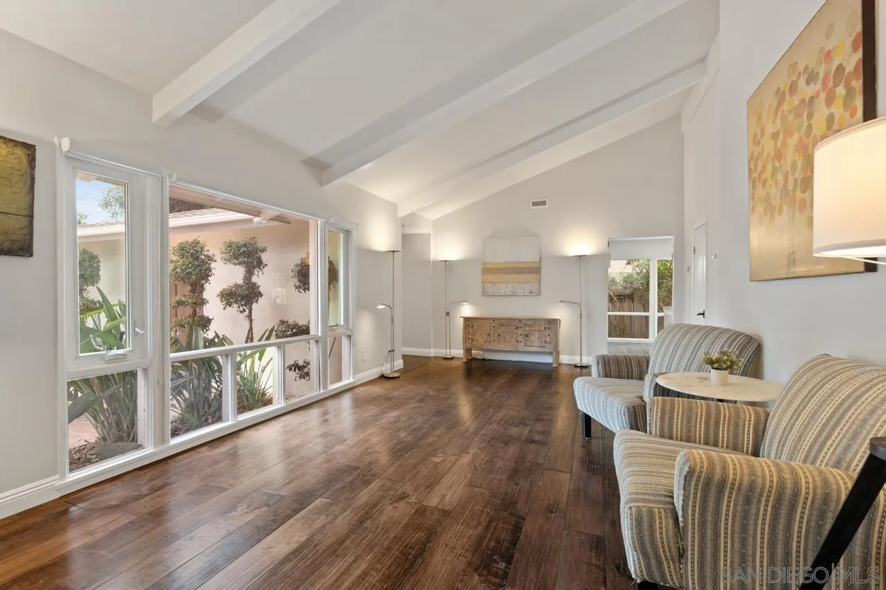 8874 La Jolla Scenic Dr N