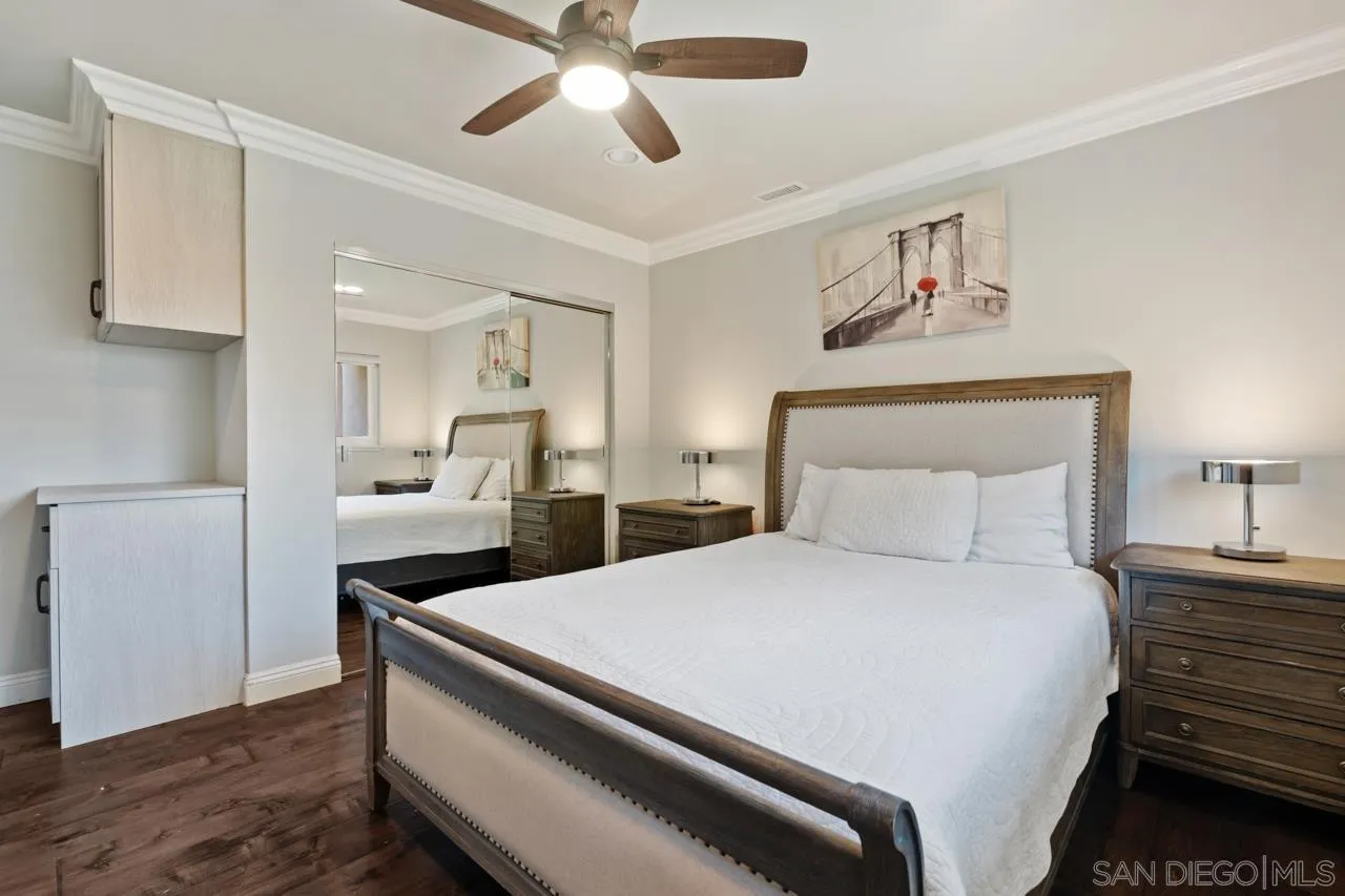 8874 La Jolla Scenic Dr N