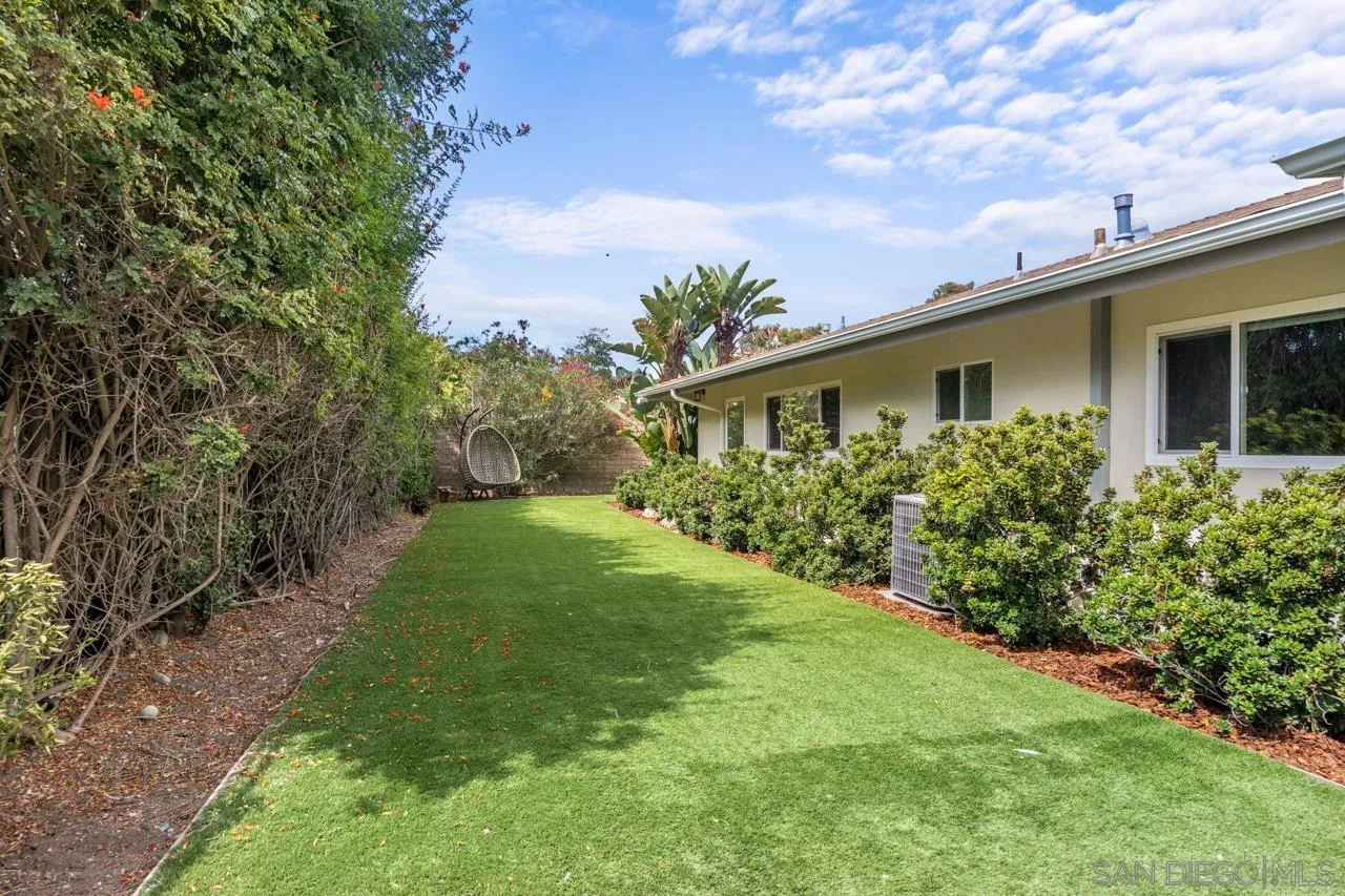 8874 La Jolla Scenic Dr N