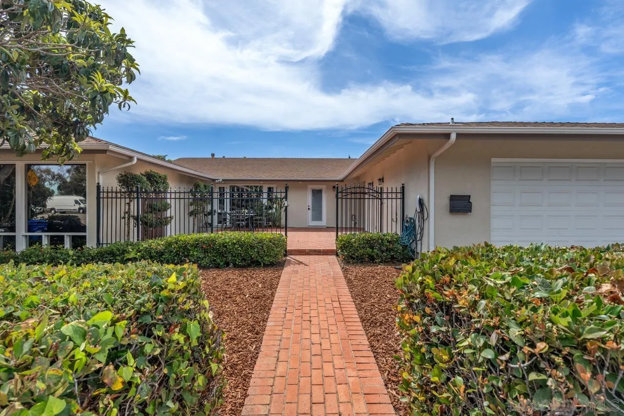 8874 La Jolla Scenic Dr N