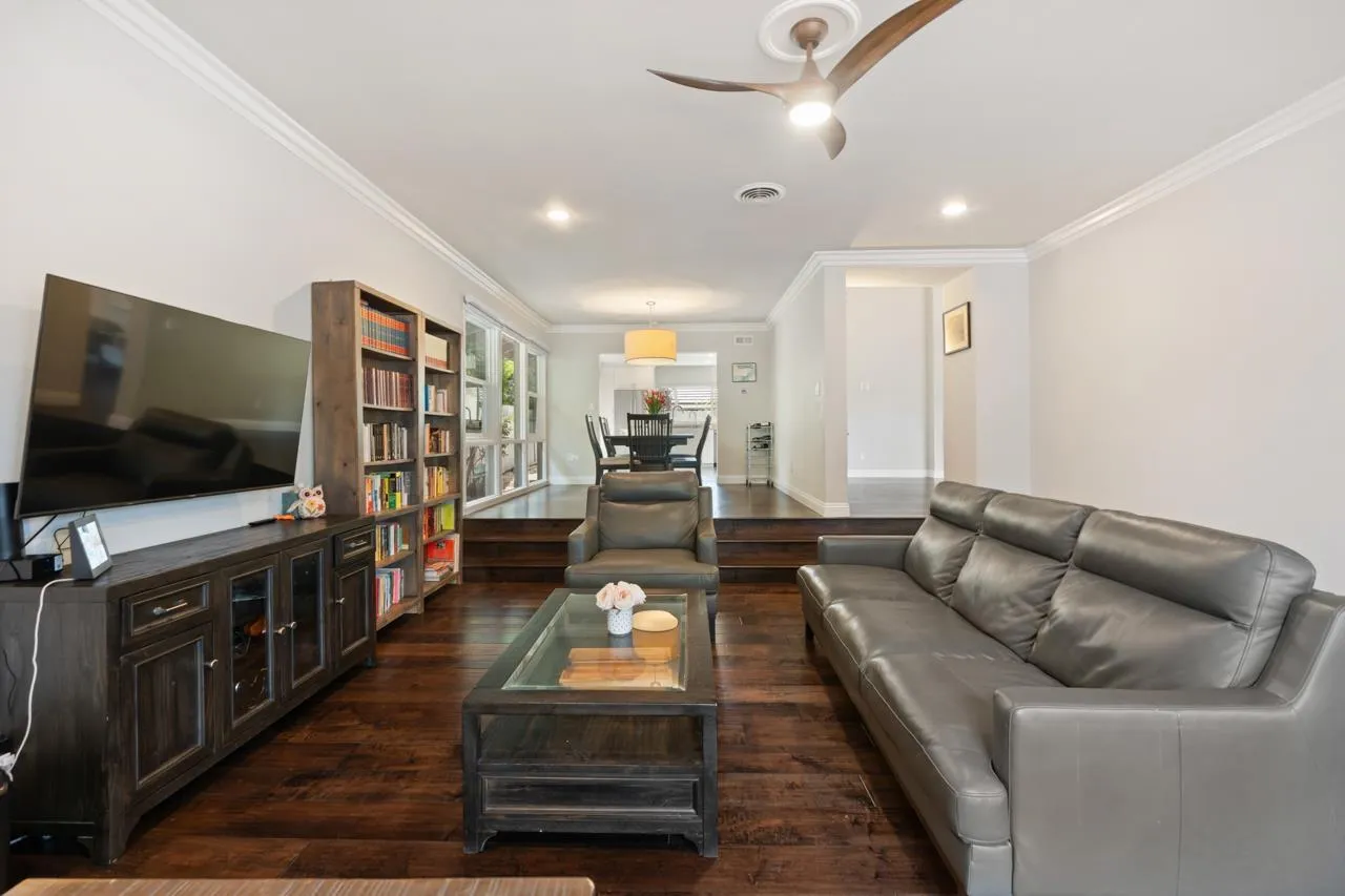 8874 La Jolla Scenic Dr N