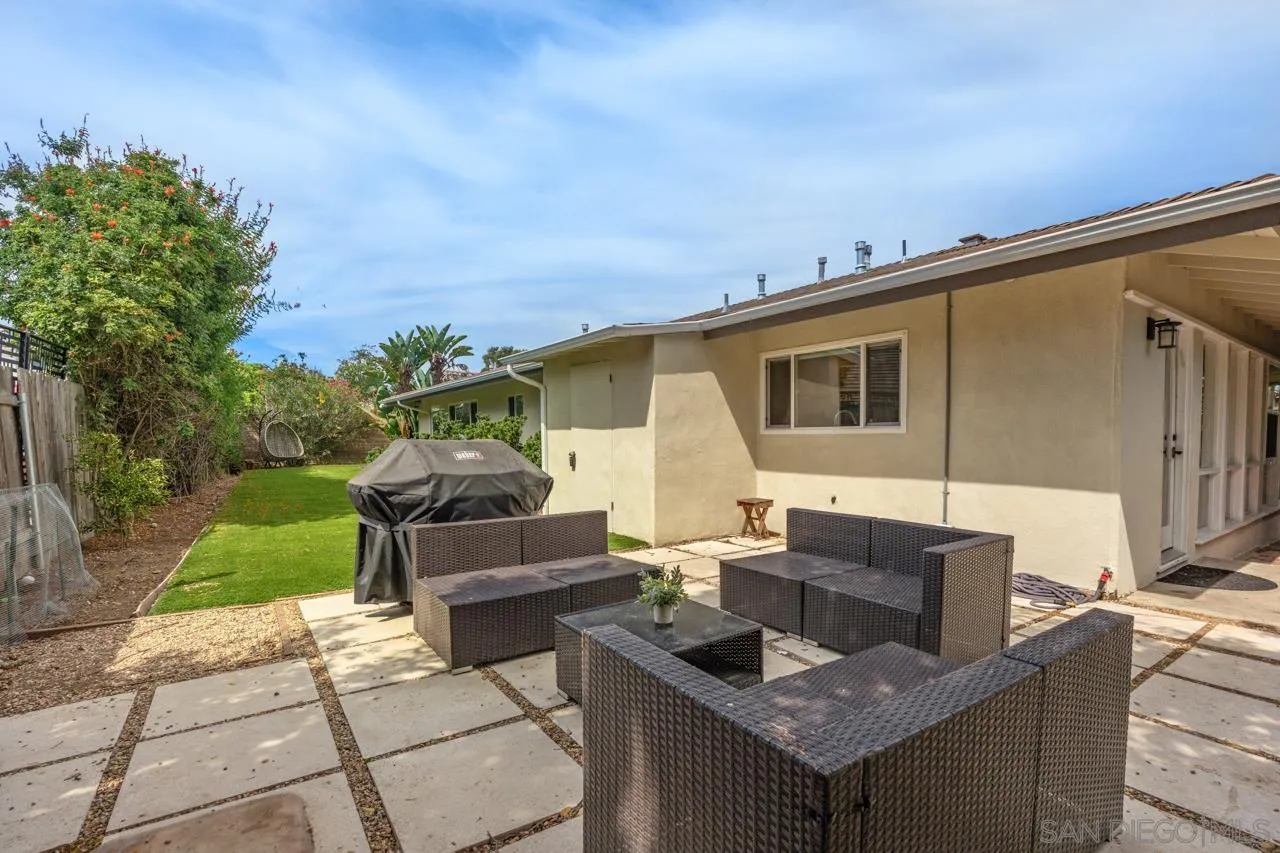 8874 La Jolla Scenic Dr N
