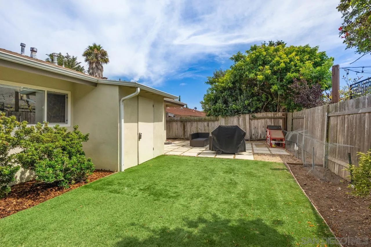 8874 La Jolla Scenic Dr N