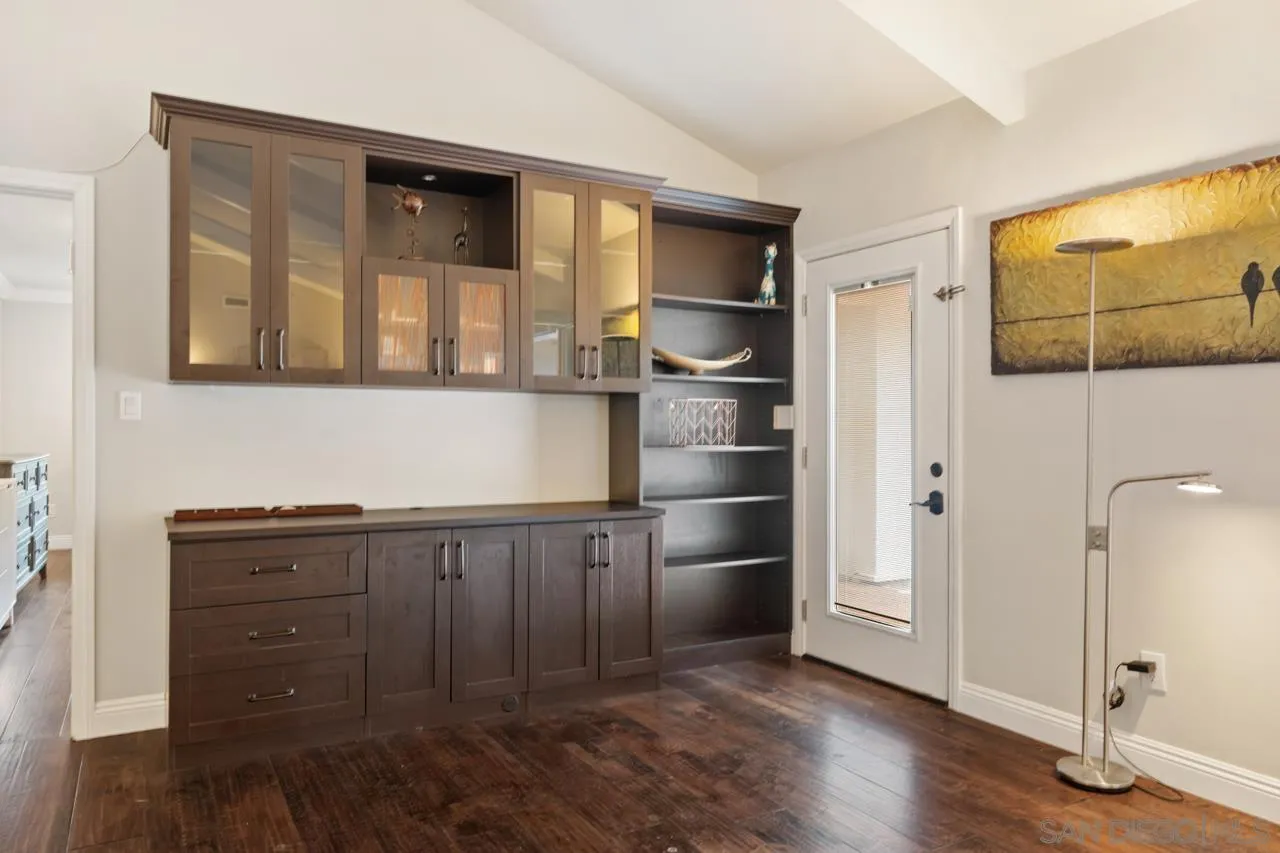 8874 La Jolla Scenic Dr N