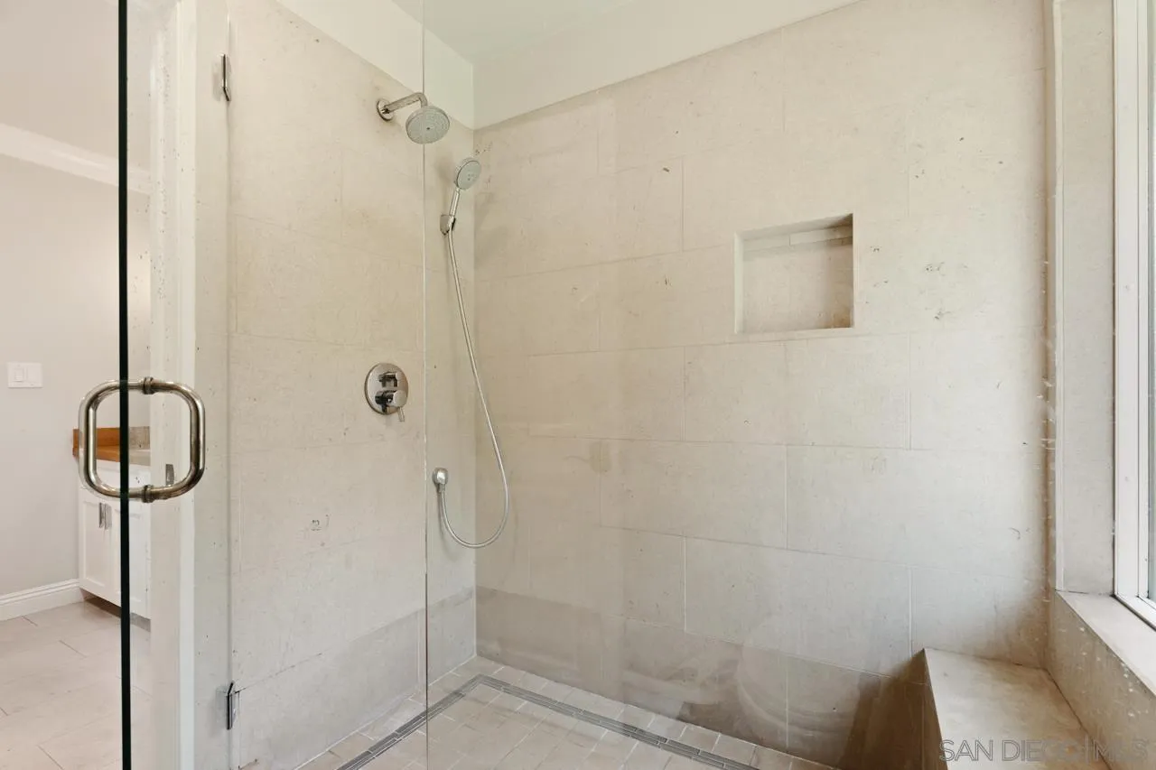 8874 La Jolla Scenic Dr N