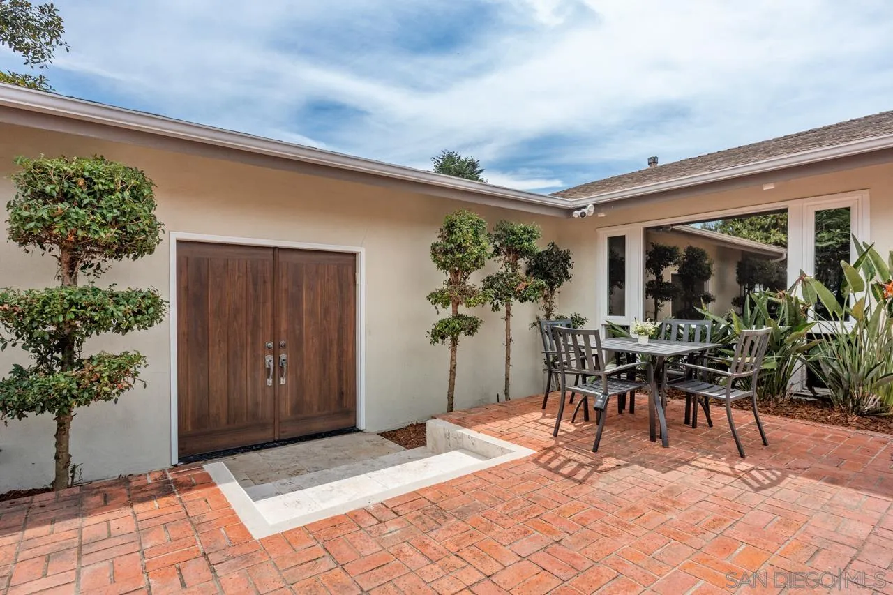 8874 La Jolla Scenic Dr N