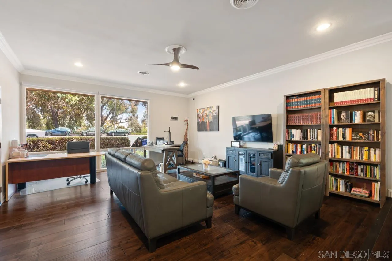 8874 La Jolla Scenic Dr N