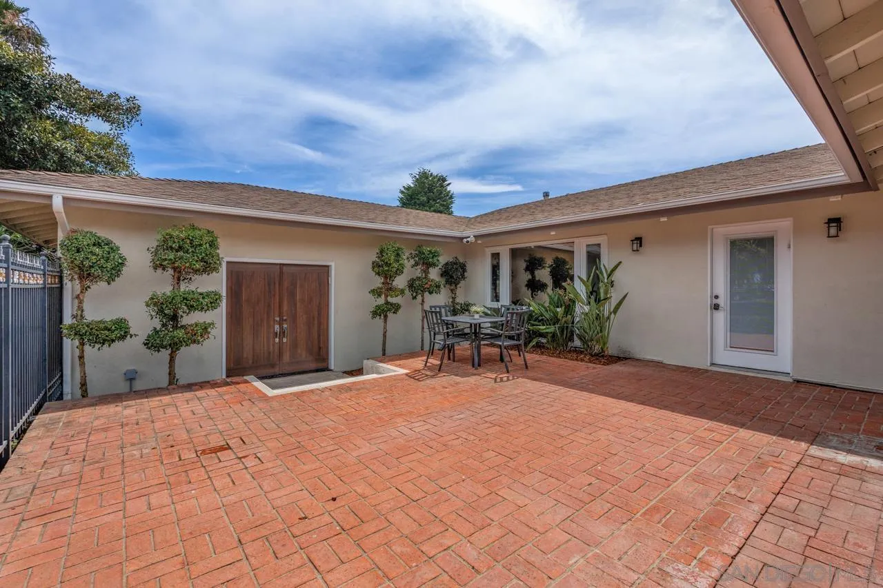 8874 La Jolla Scenic Dr N