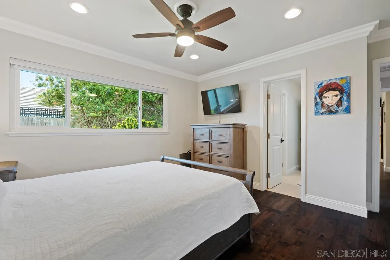 8874 La Jolla Scenic Dr N