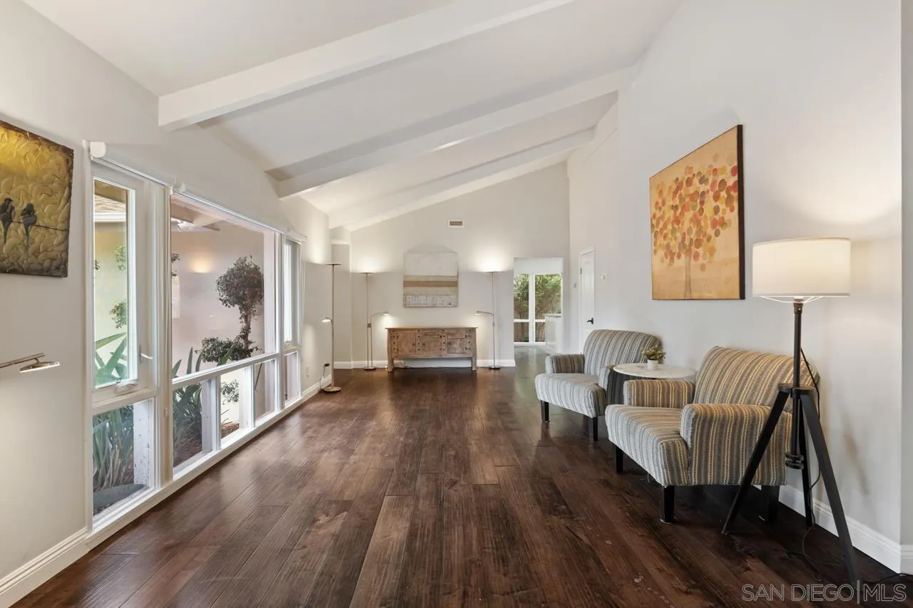 8874 La Jolla Scenic Dr N