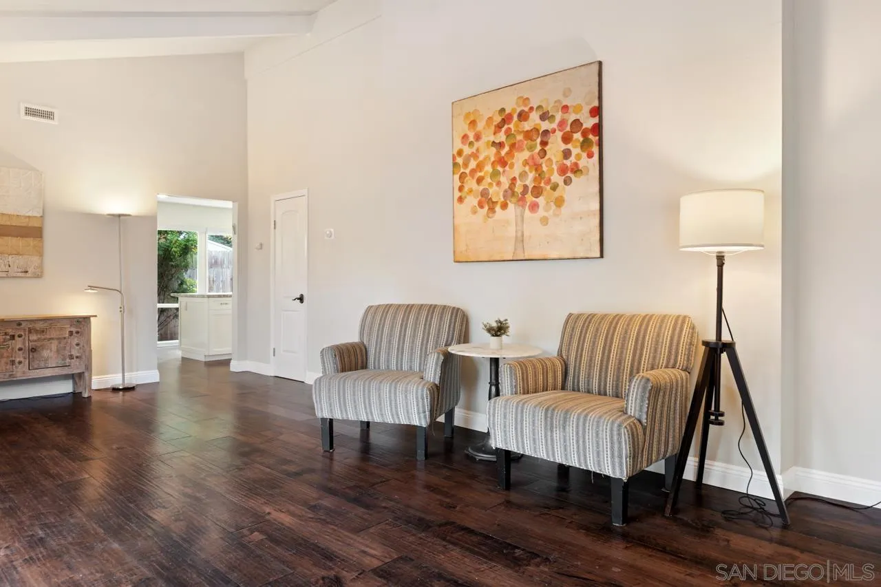 8874 La Jolla Scenic Dr N