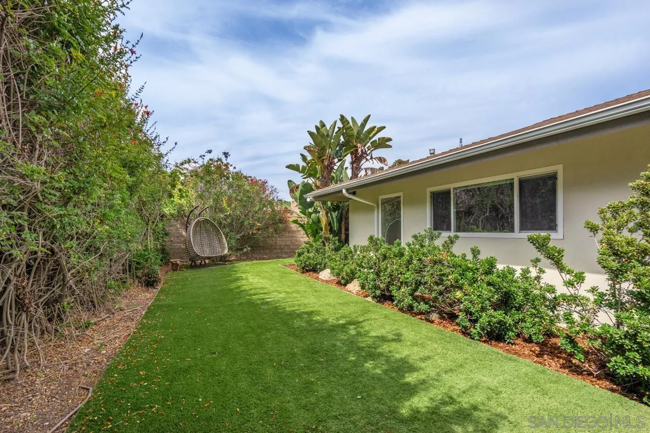 8874 La Jolla Scenic Dr N