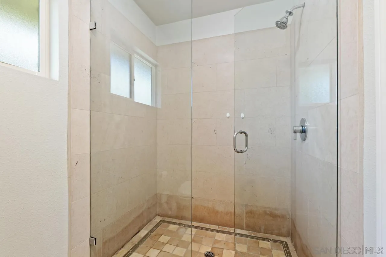 8874 La Jolla Scenic Dr N