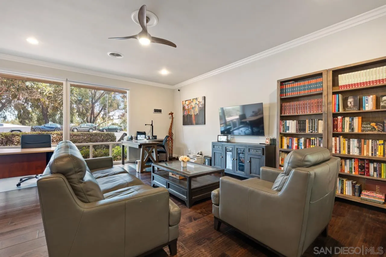 8874 La Jolla Scenic Dr N