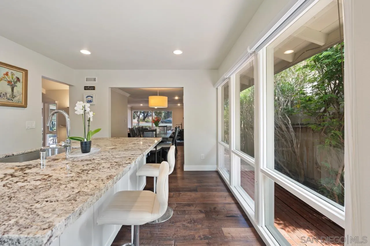 8874 La Jolla Scenic Dr N