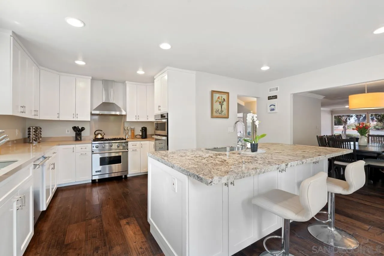 8874 La Jolla Scenic Dr N