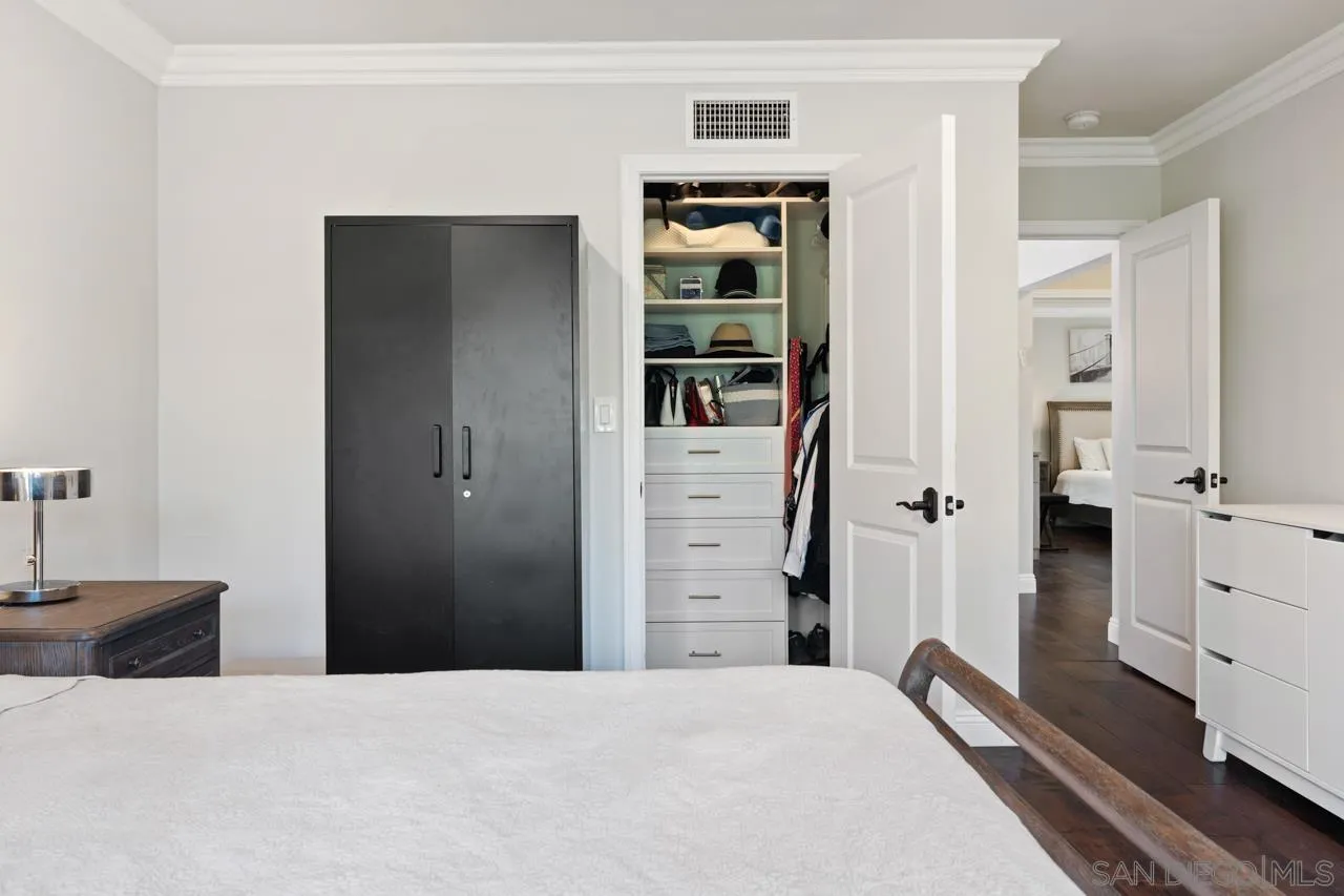 8874 La Jolla Scenic Dr N