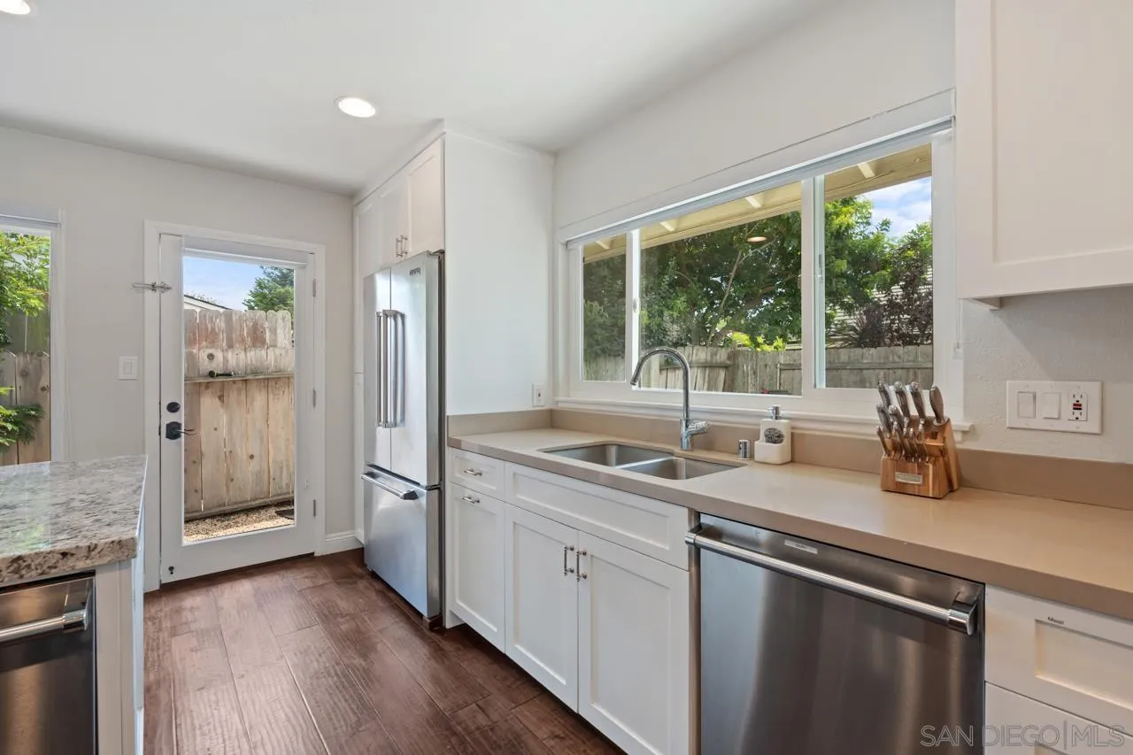 8874 La Jolla Scenic Dr N