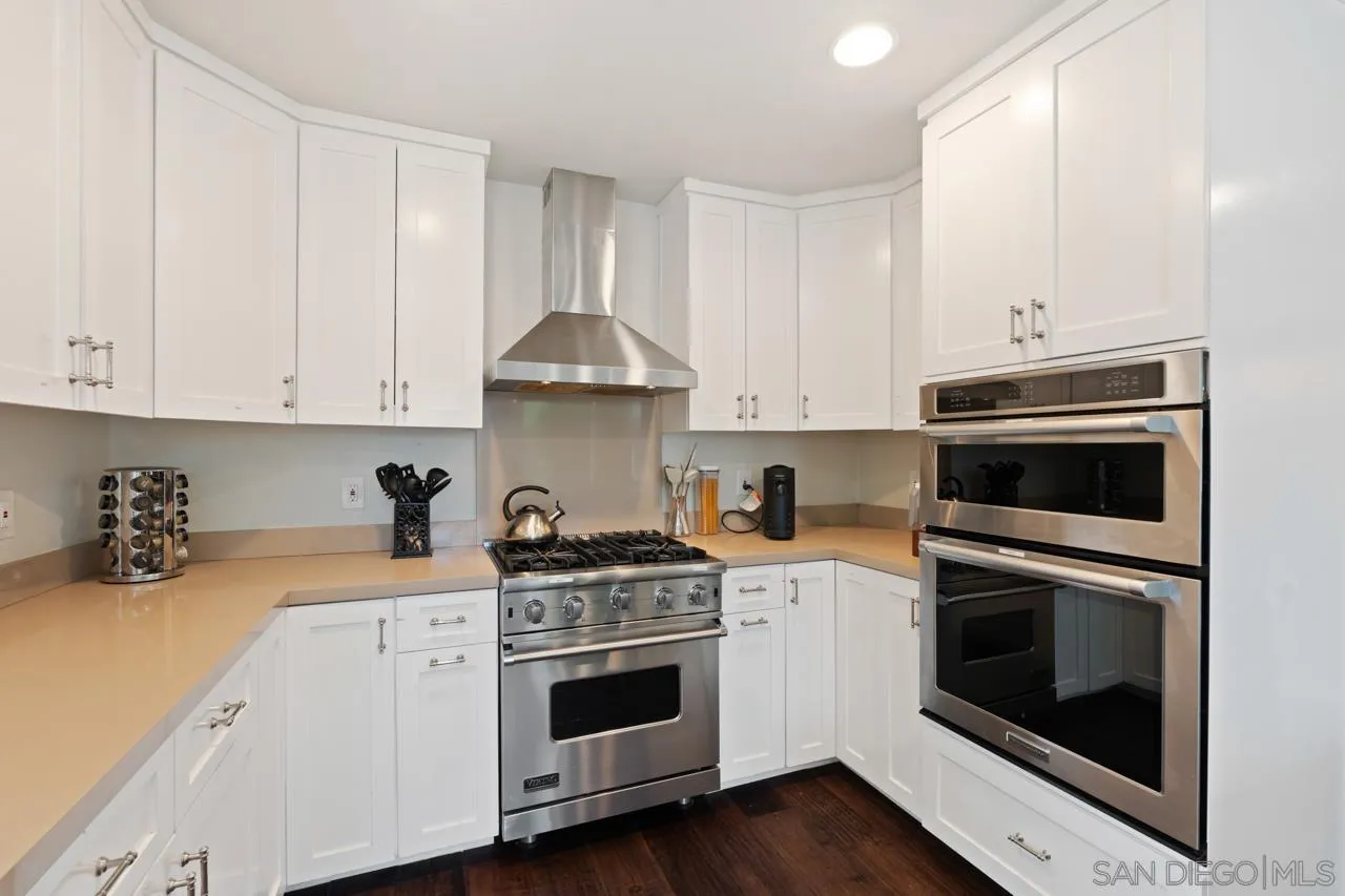 8874 La Jolla Scenic Dr N