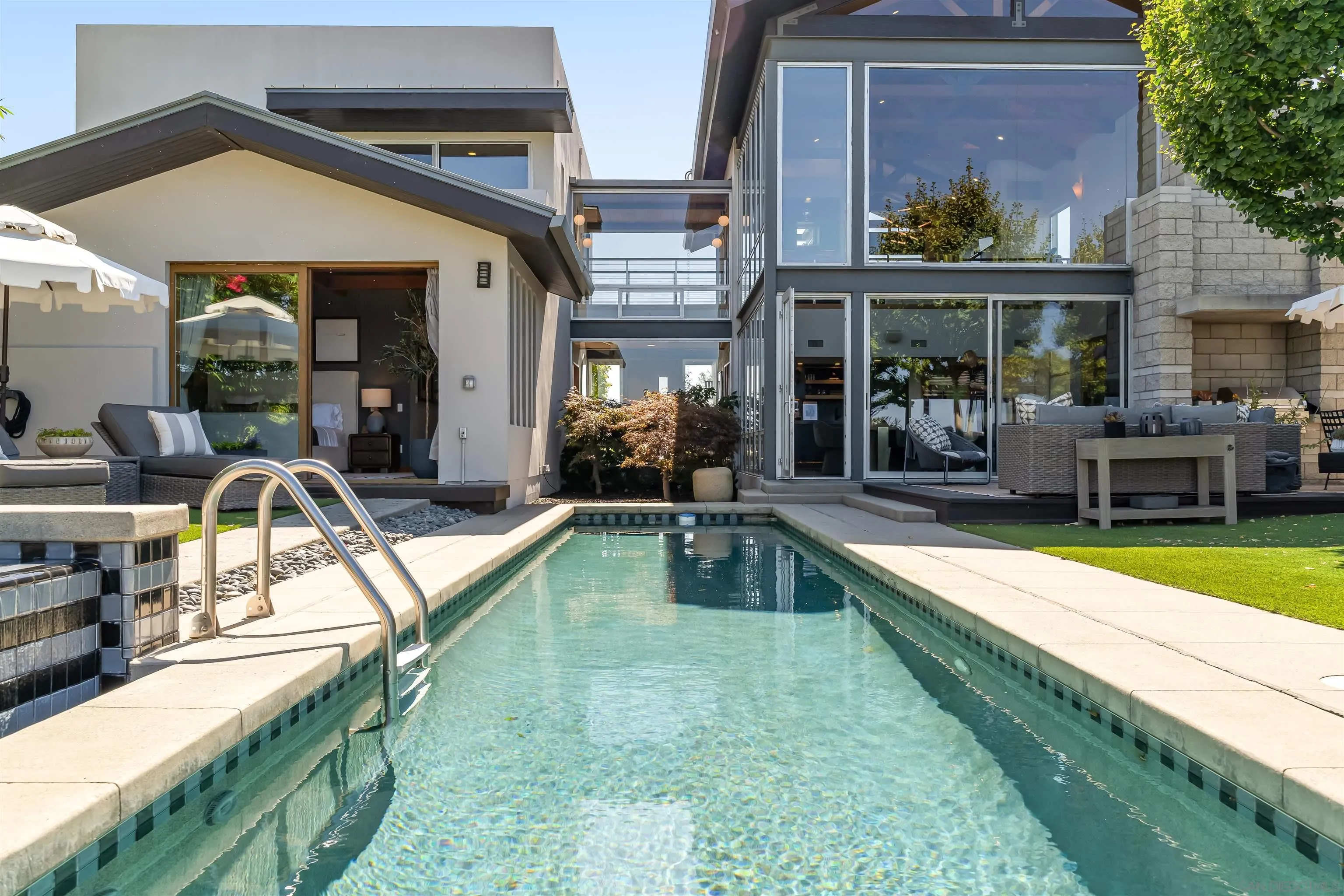 5259 Pacifica Dr