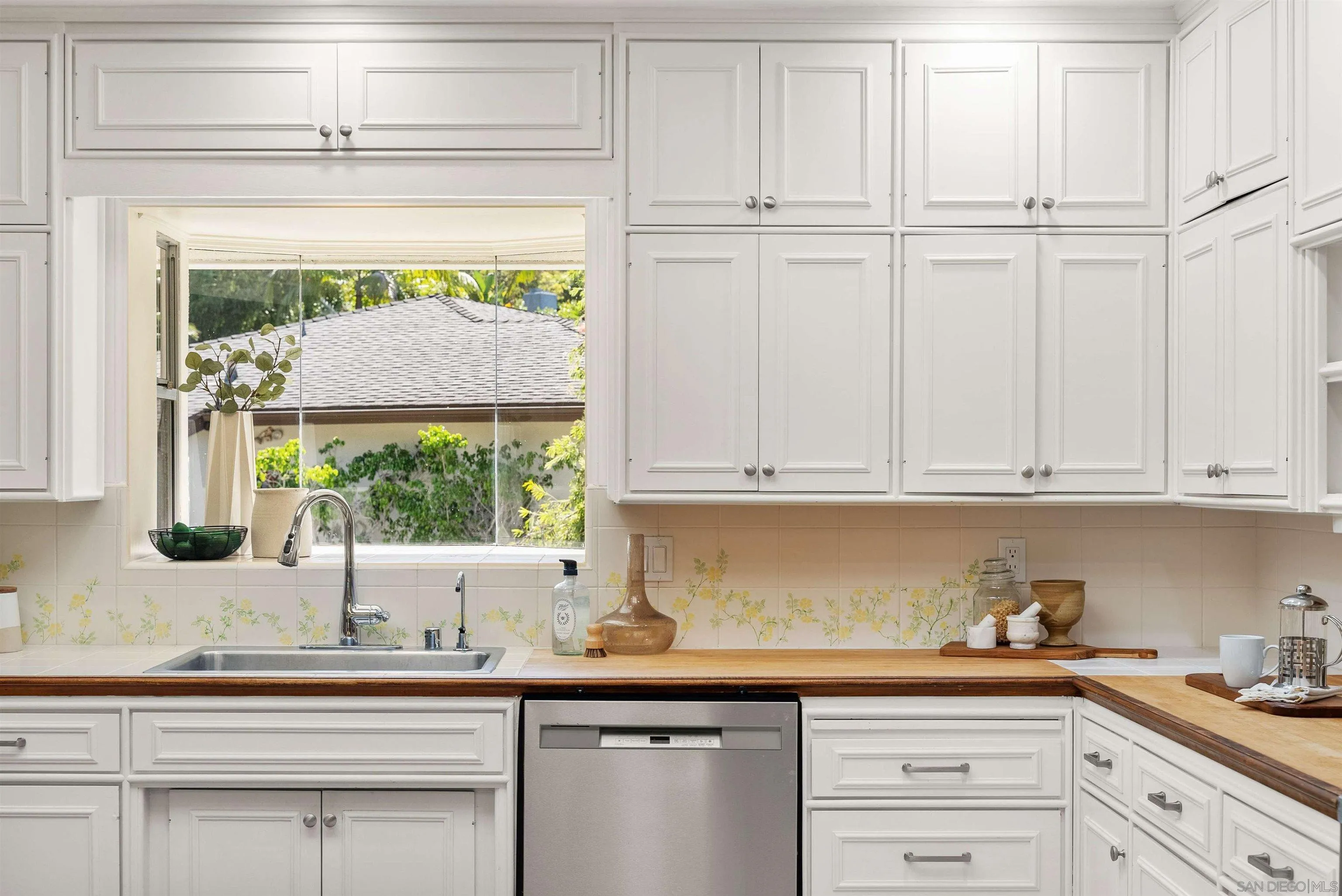 1177 Muirlands Vista Way